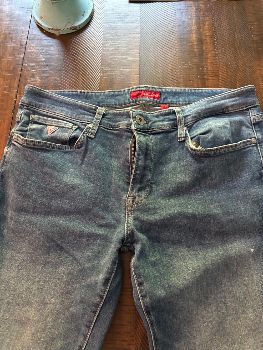 Guess Slim straight Jeans in Washed Blue Denim